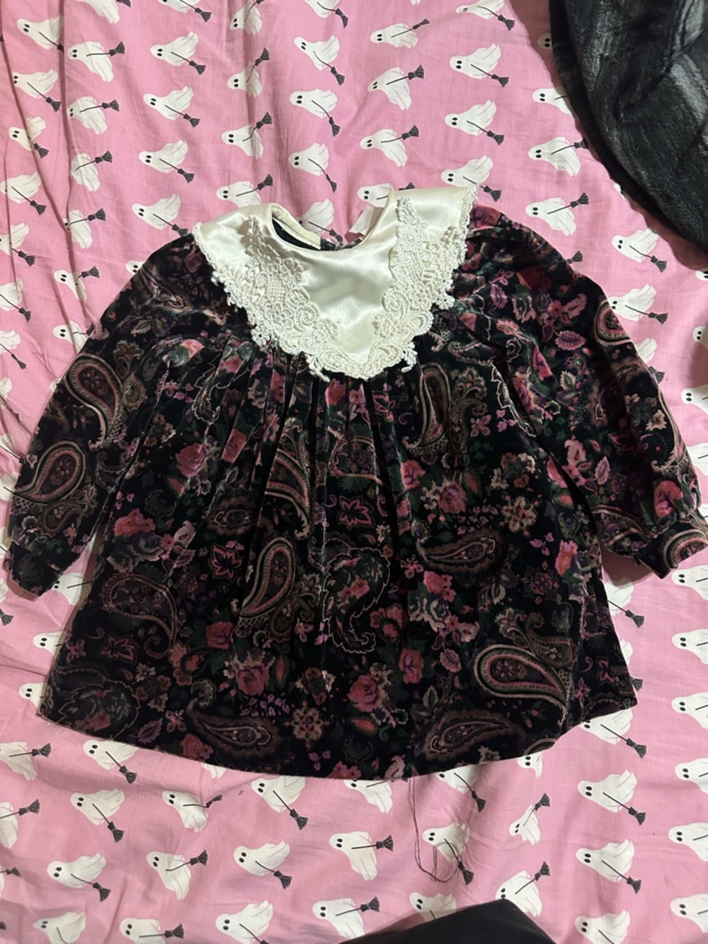 Girls' Velvet Paisley Dress with Lace Collar - Black & Pink